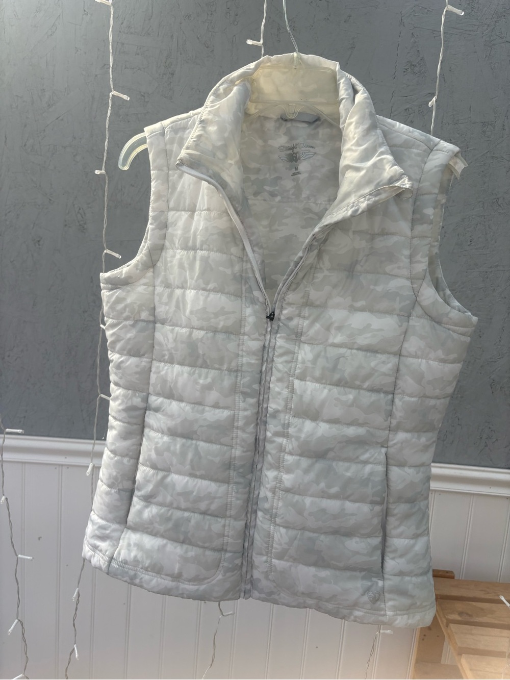 Women's Light Gray Camouflage Quilted Puffer Vest - Sleeveless Zip Front